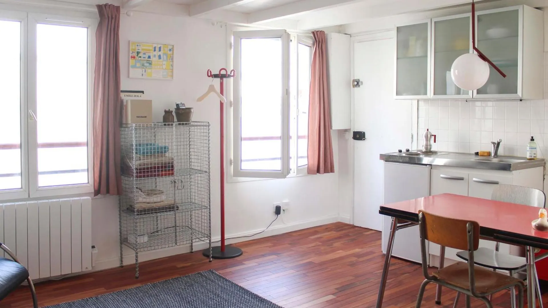 Cosy Studio In Paris Apartment