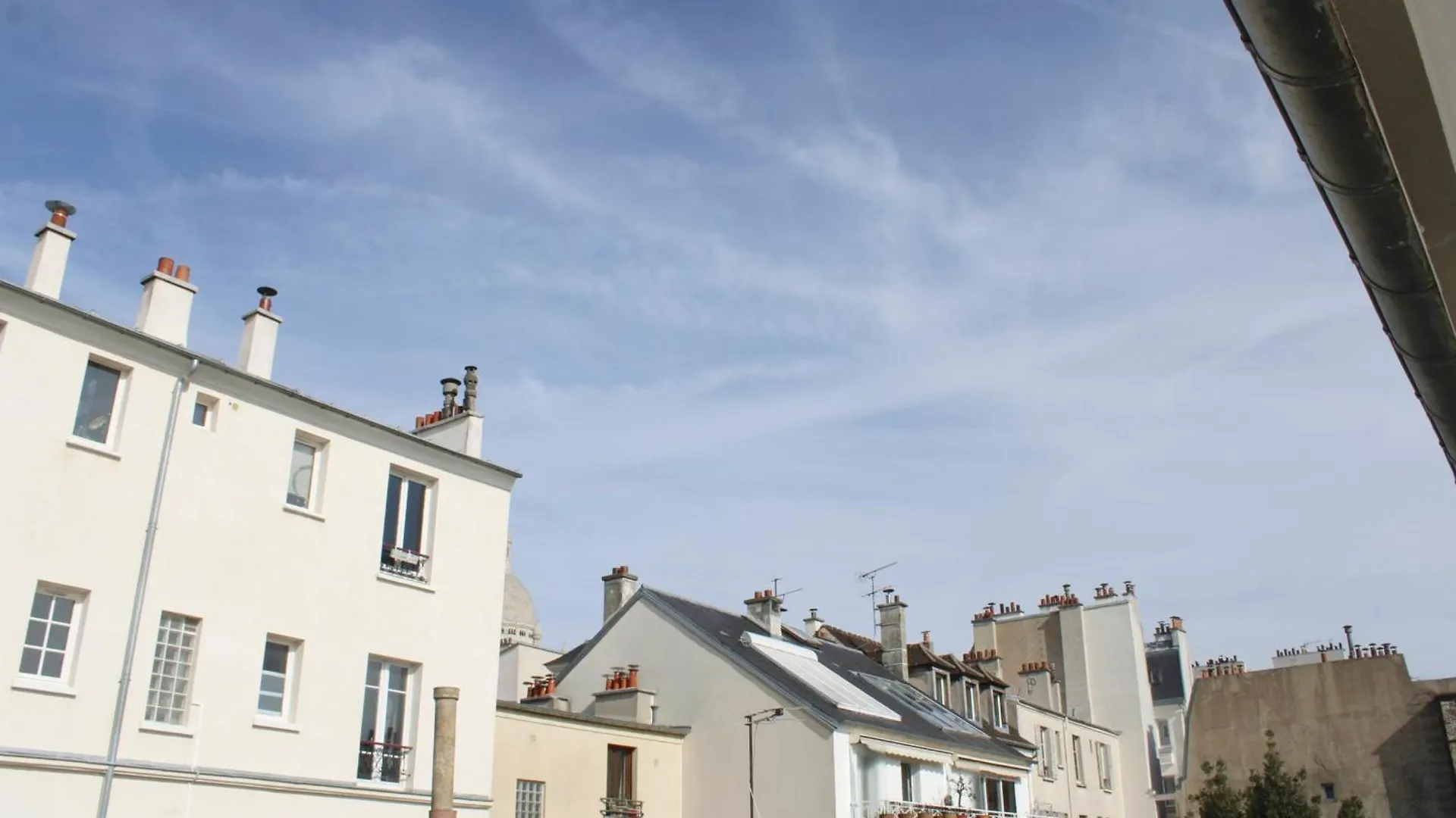 Cosy Studio In Paris contacts